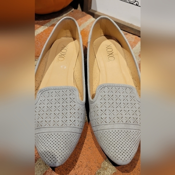 Xoxo grey flats with pinhole and X designs - Picture 2 of 6